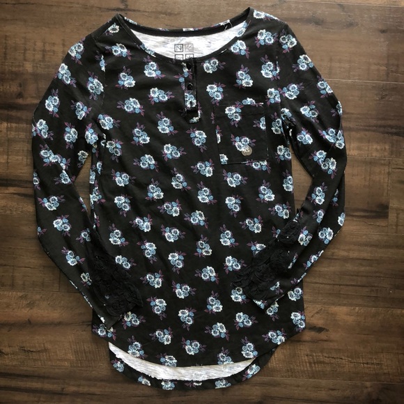 PacSun Floral Top - Picture 2 of 8